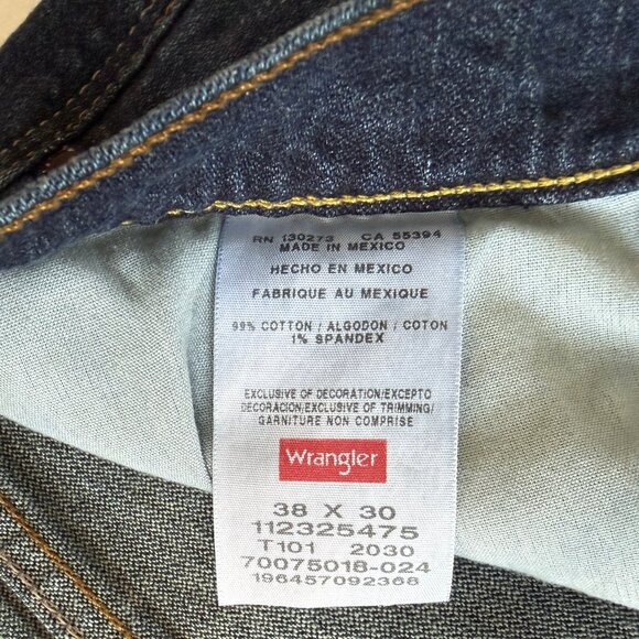 Wrangler Authentics Men's Relaxed Fit Boot Cut Dark Wash Denim Jean Size 38/30 - Picture 7 of 8